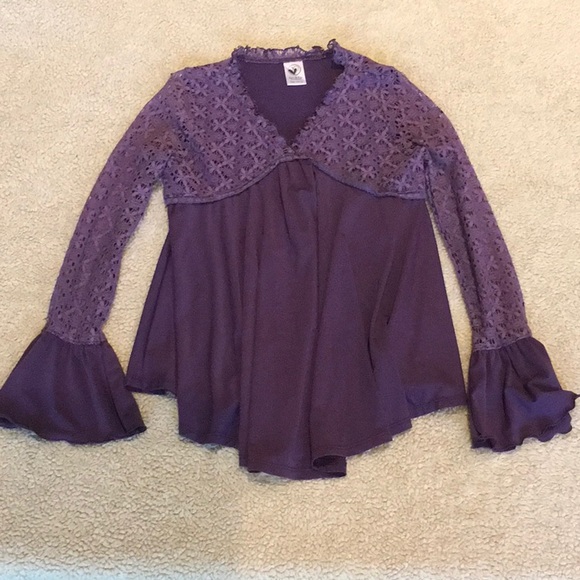 Girl & Co. By Limeapple. 
Gorgeous Flowy Top - Picture 9 of 11